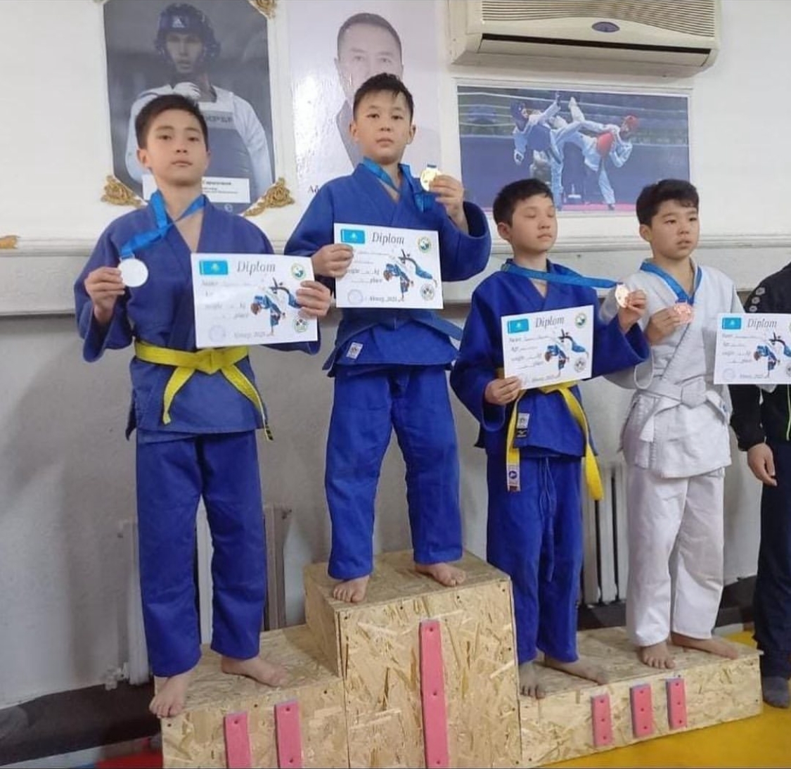 Наурызбай ауданы 207 мектеп - лицейінің 6"Б" сынып оқушысы Лесбек Алинұр Равильұлы дзюдодан балалар мен жасөспірімдер арасында 38 кг салмақ дәрежесінде 1- орын алғаны үшін марапатталды. Сынып жетекшісі Нурсалимова Айбала Нүсіпханқызы.