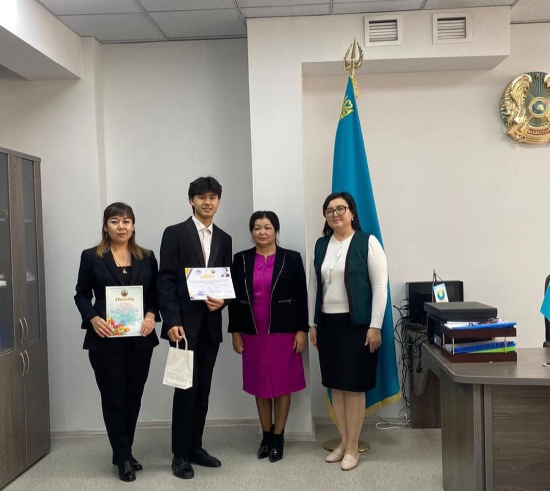 Республикалық «Қадыр оқулары» байқауының аудандық кезеңінде «Болу үшін жаралғанмын туған жердің жырауы» номинациясы бойынша Іорынды жеңіп алып, қалалық кезеңге жолдама алған Ереш Мұнар Серікұлы