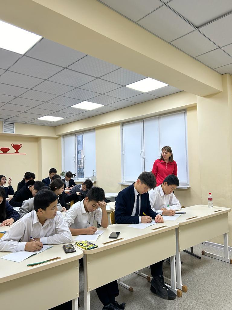 «Туы биік, тұғыры берік Қазақ елі!» тақырыбында  8-11сынып оқушылары арасында эссе байқауы